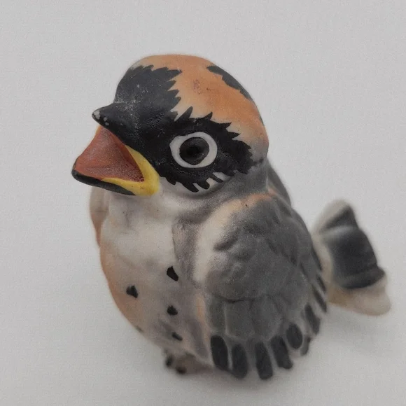 RARE Vintage Set (2) Porcelain Sparrow Figurines 2" x 2" Japan - Picture 5 of 8